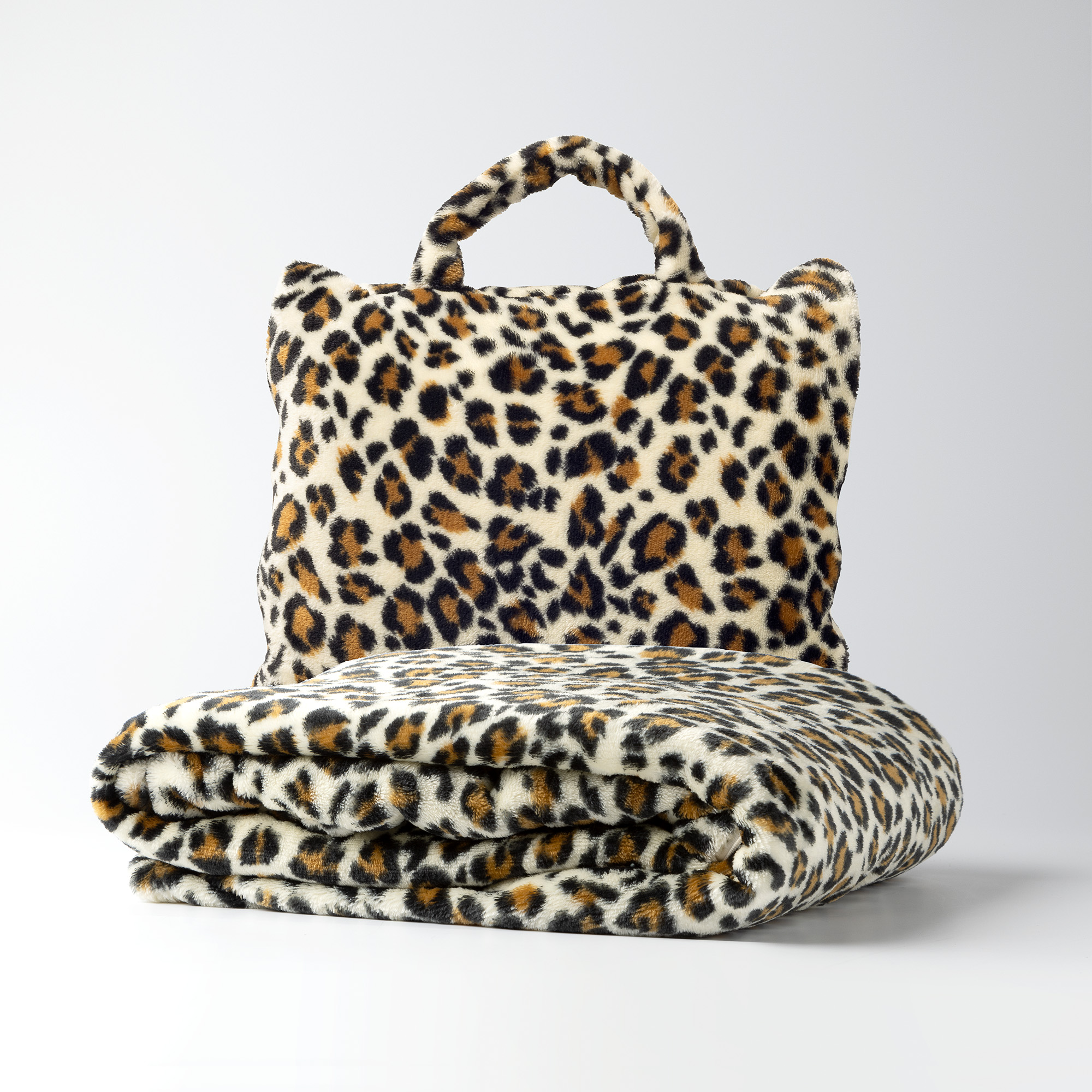 TANJA - Plaid Plaid to Go - 130x150 cm - Pumice Stone Leopard - ideal for traveling - folds into handy bag
