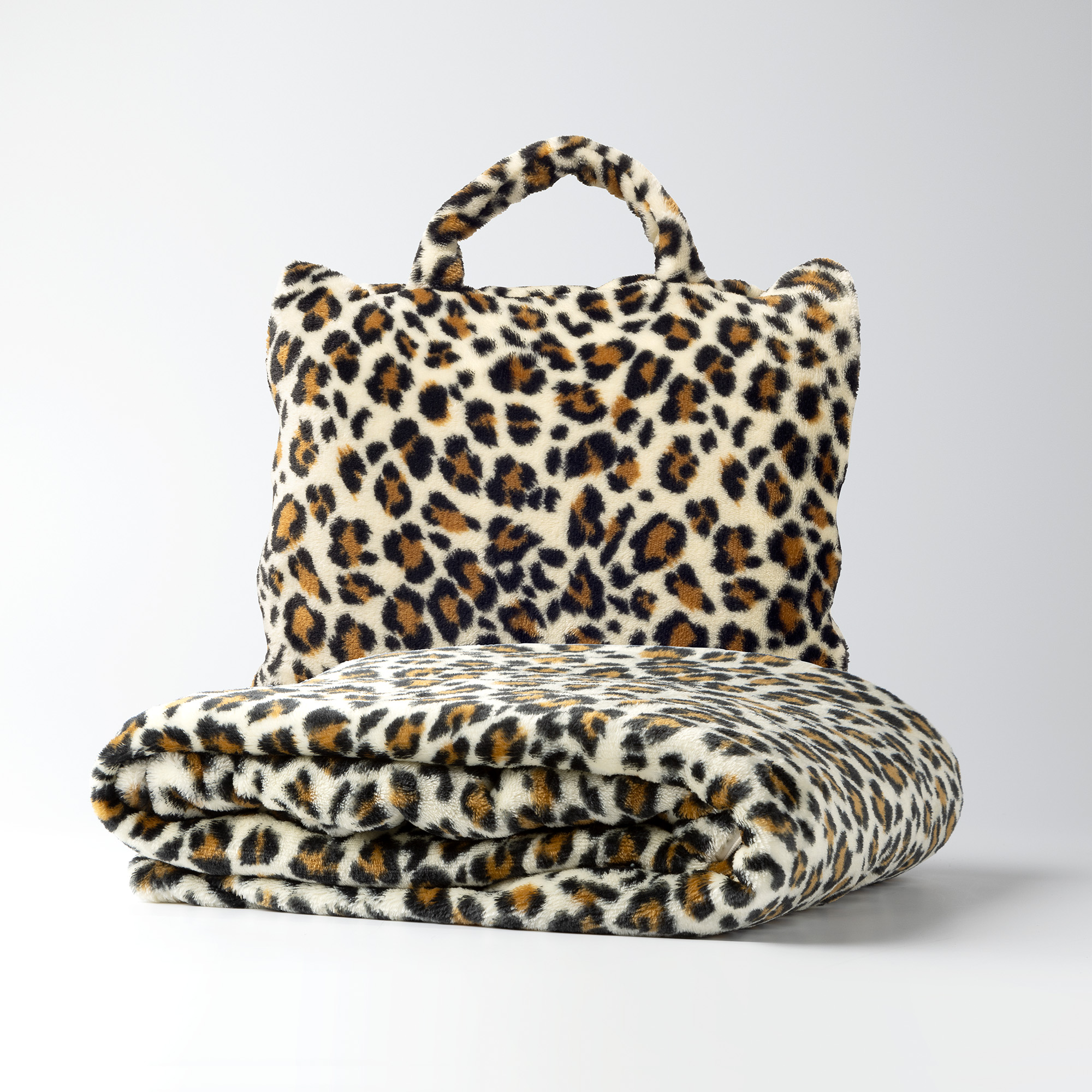 TANJA - Plaid to Go - 130x150 cm - Pumice Stone Leopard - idéal pour les voyages - se plie en un sac pratique