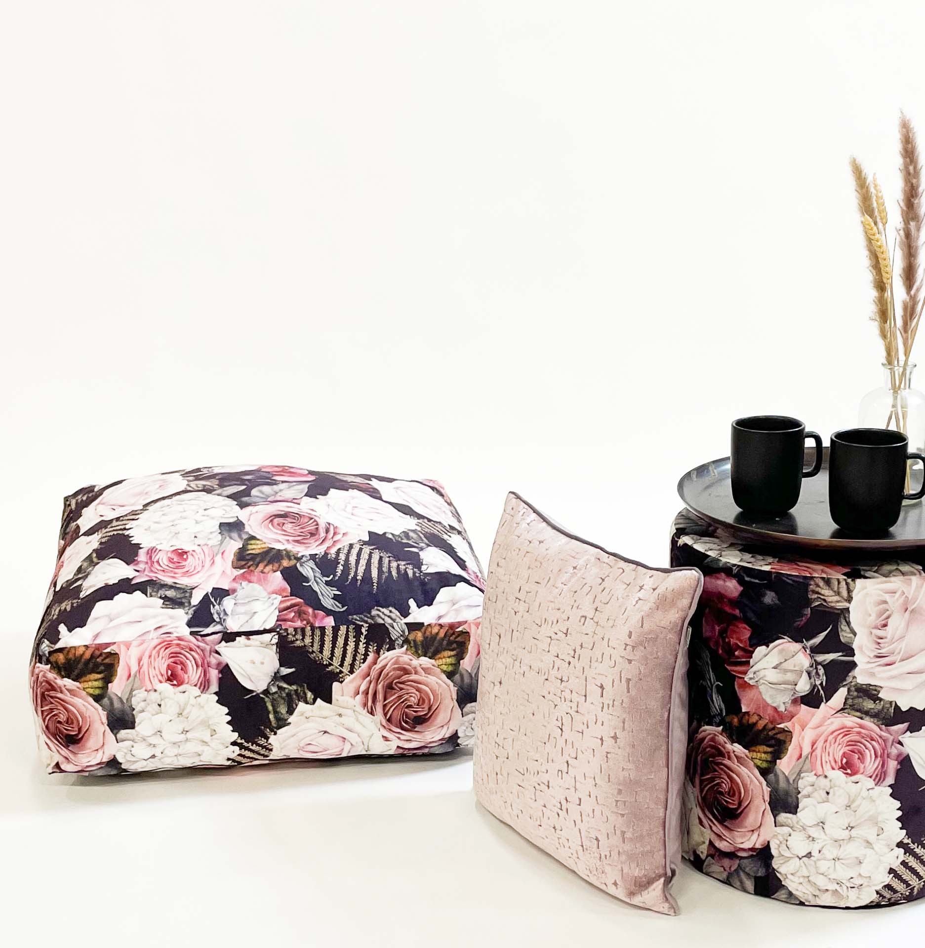 MEREL - Poef vierkant 60x60 cm - lila - paars - roze - Hoogte 20 cm - bloemen - rozen - vloerkussen