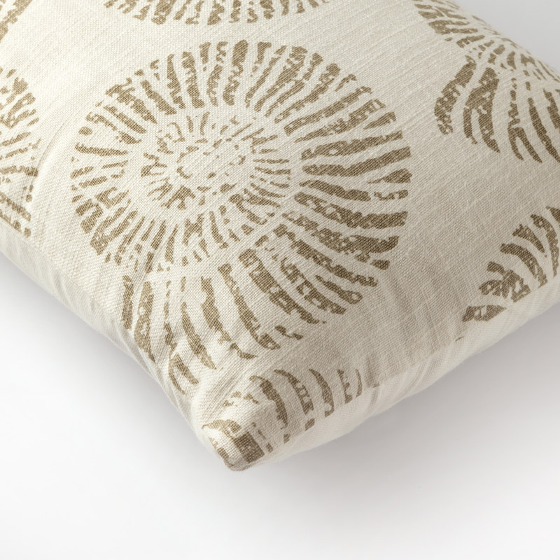 PACIFIC - Sierkussen 30x50 cm - schelpenprint - Snow White - wit en beige