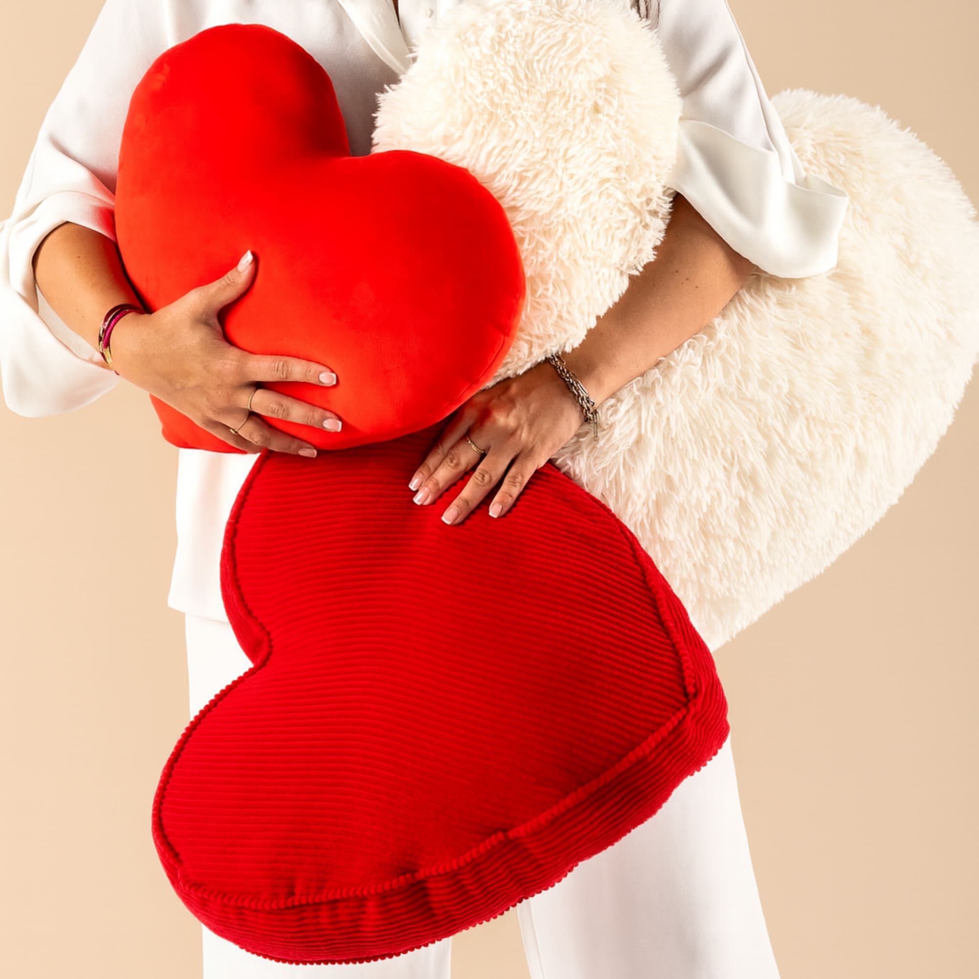 CUDDLE HEART  sierkussen 40x35 cm - hart - True Red - rood