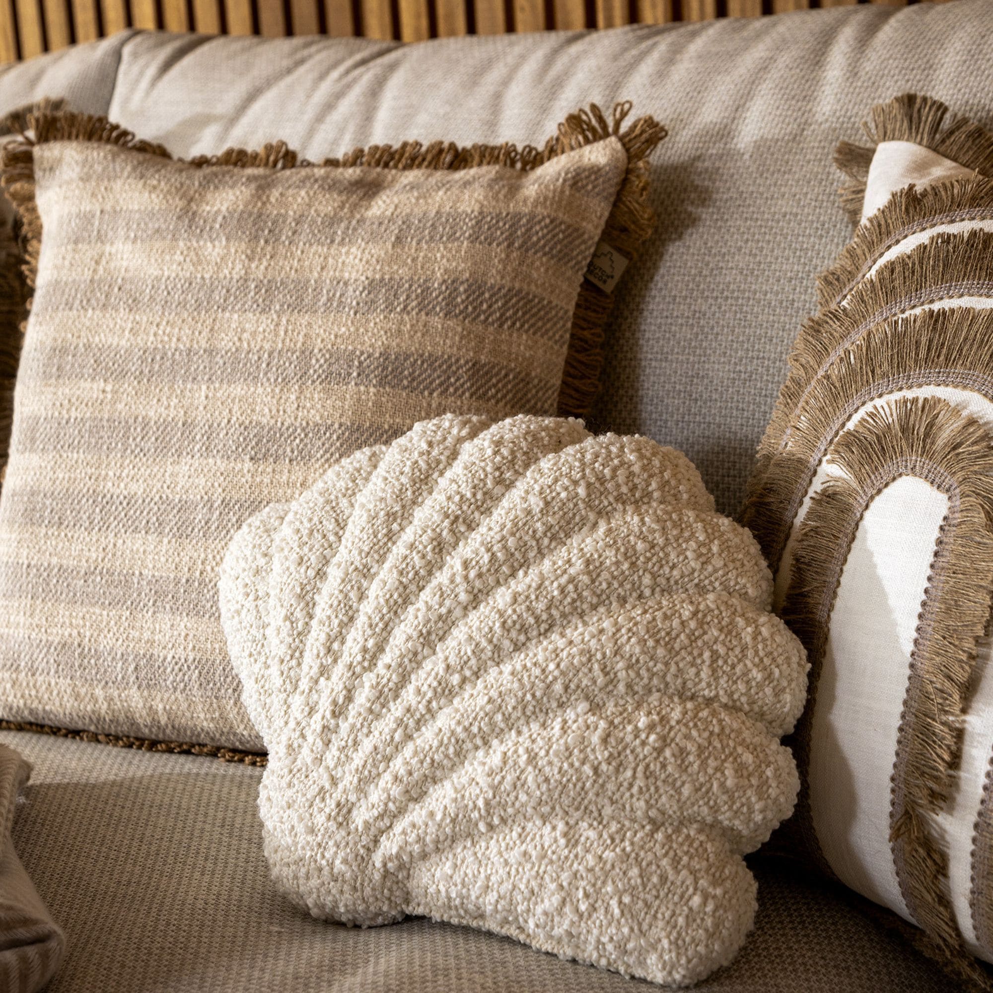 JULIE - Decorative cushion 34x45 cm - Shell - Bouclé - Snow White - White