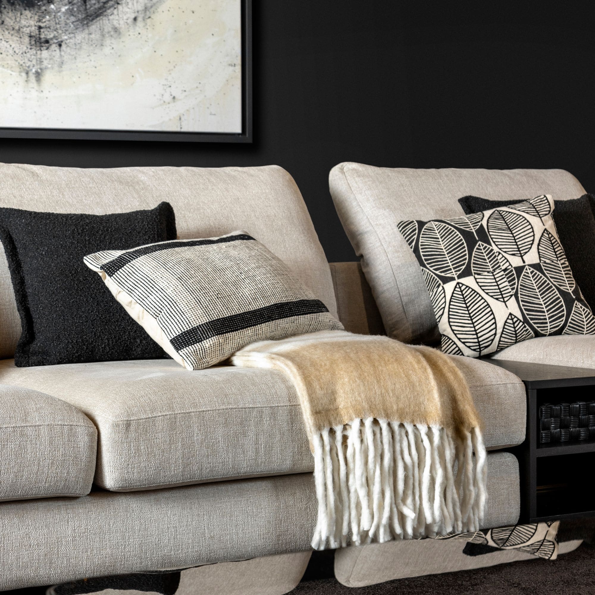 DAKOTA - sierkussen 45x45 cm - bladmotief - gerecycled - Raven - zwart