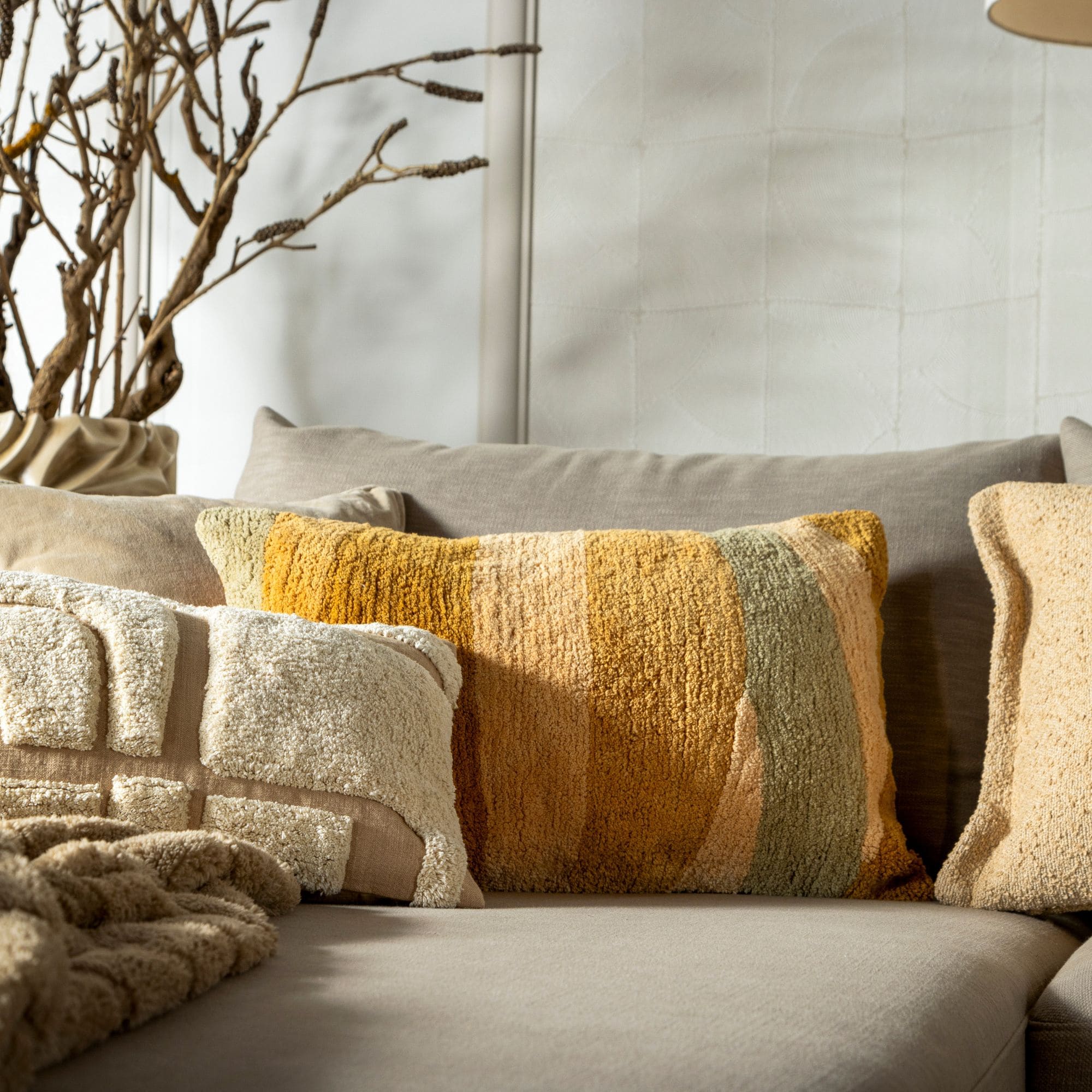 IMME - sierkussen 40x60 cm - organisch gestreept - Sponge - geel