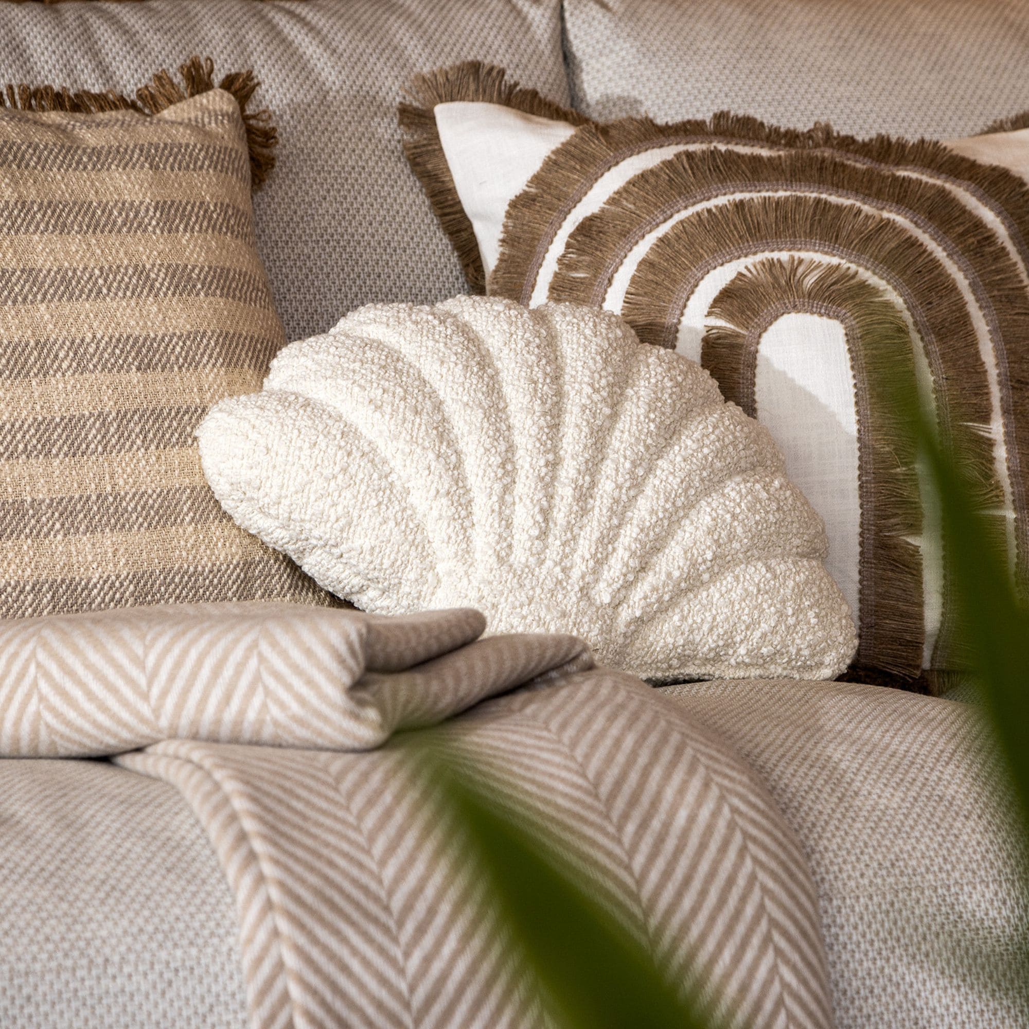 JULIE - Decorative cushion 34x45 cm - Shell - Bouclé - Snow White - White