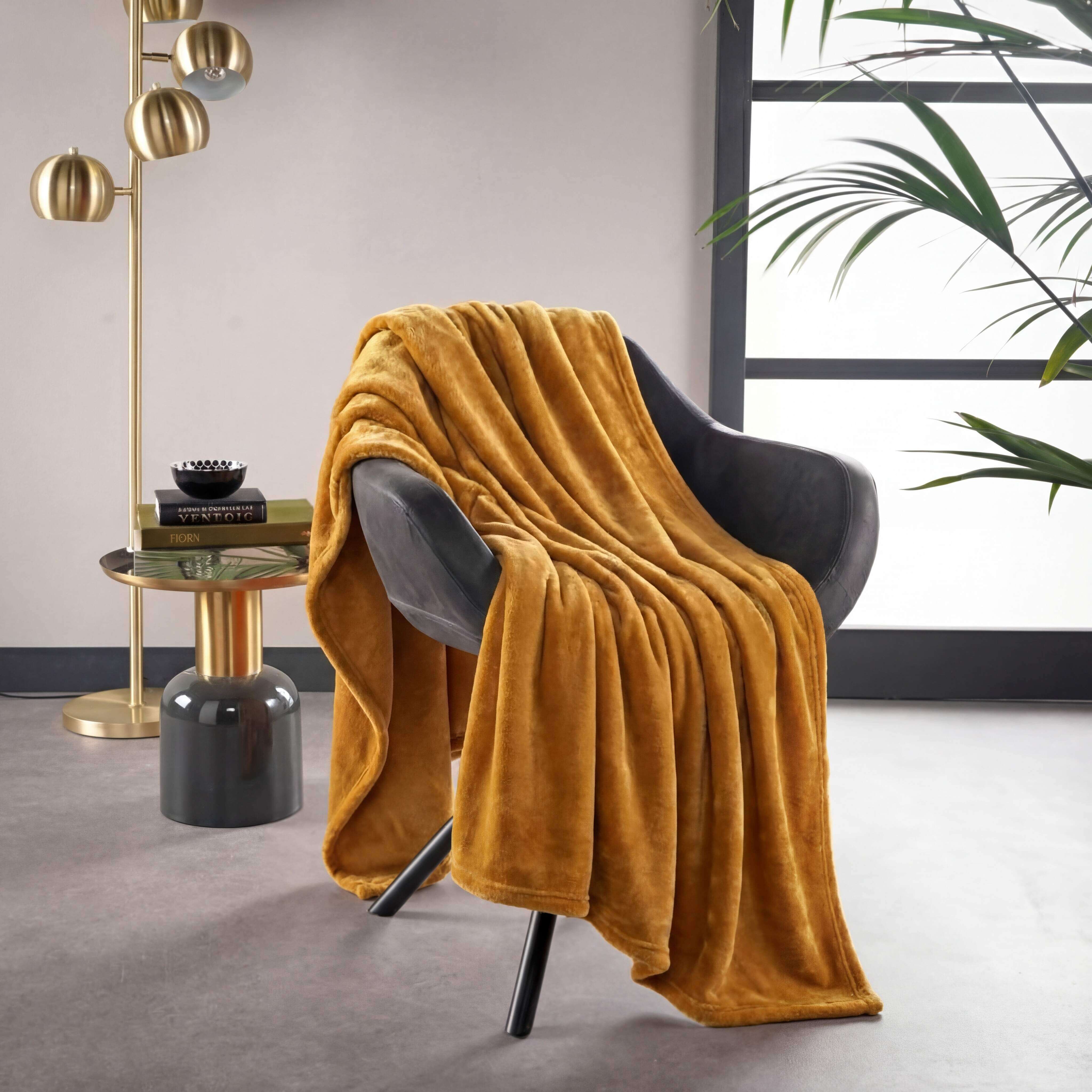 BILLY - Plaid 150x200 cm - flannel fleece - superzacht - Chai Tea - geel