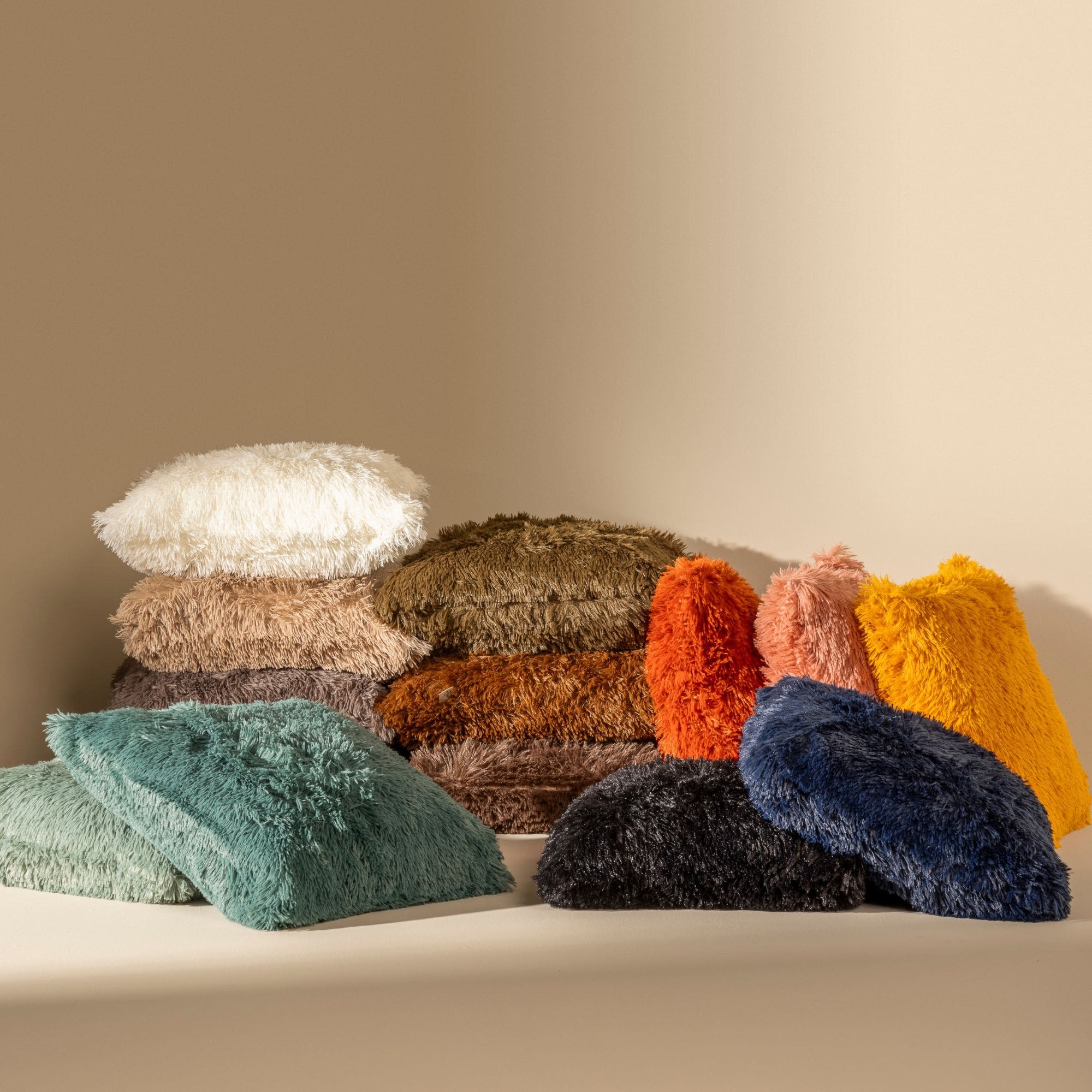 FLUFFY - Sierkussen 60x60 cm - superzacht - XL kussen - Merlot - rood