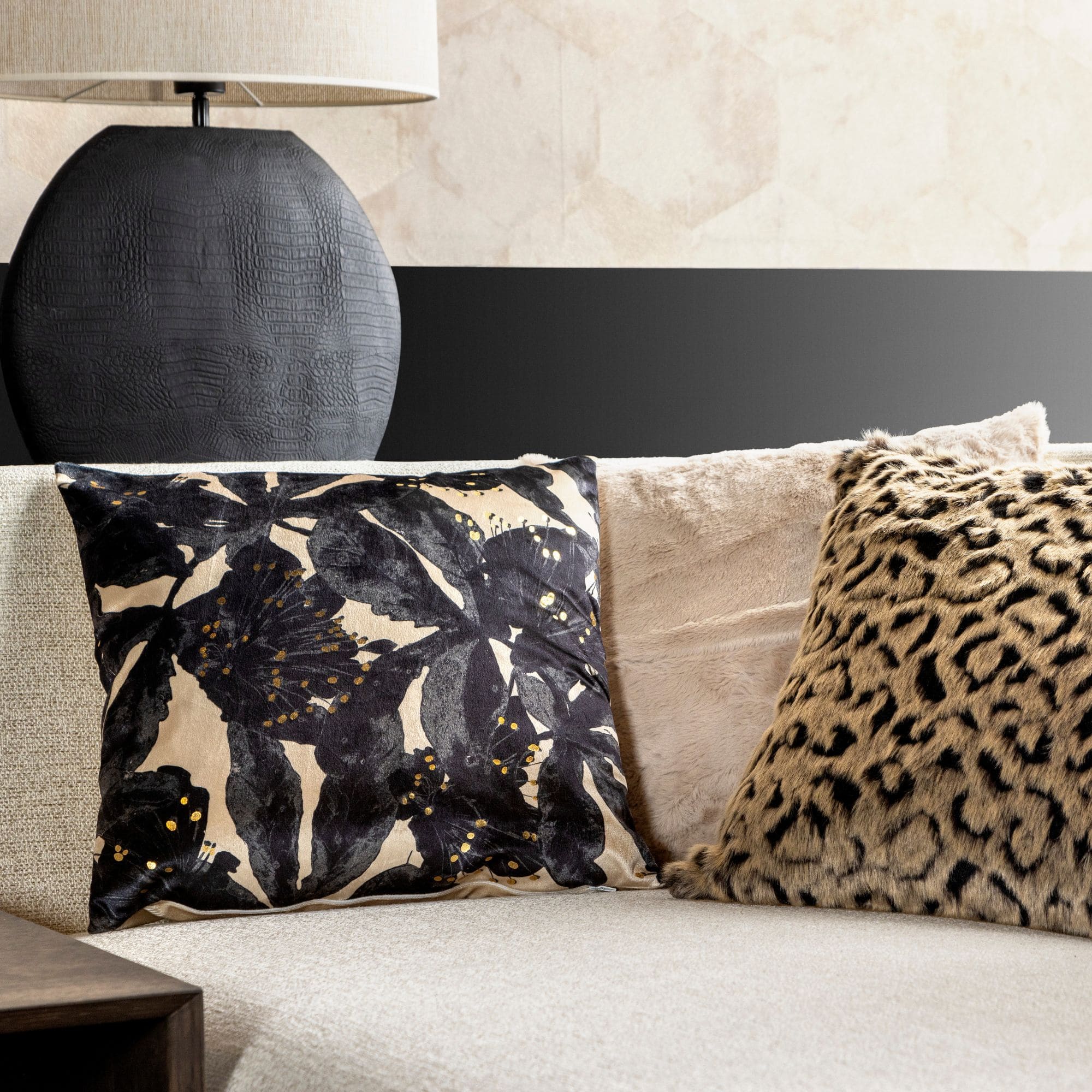 MOSI - sierkussen 45x45 cm - bloemenprint - Brazillian Sand - beige, zwart