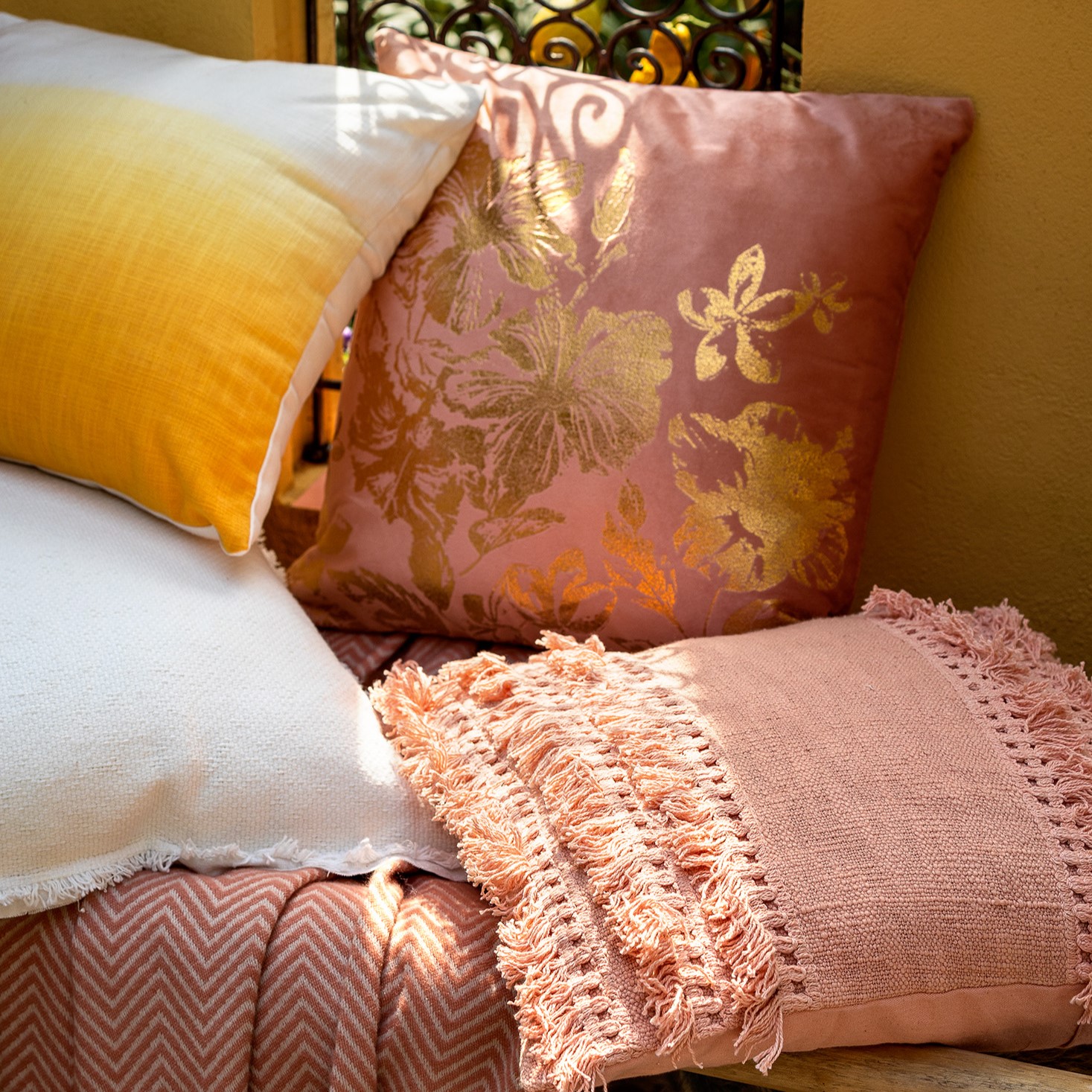 ROBIN - Cushion 45x45 cm Golden Glow - yellow