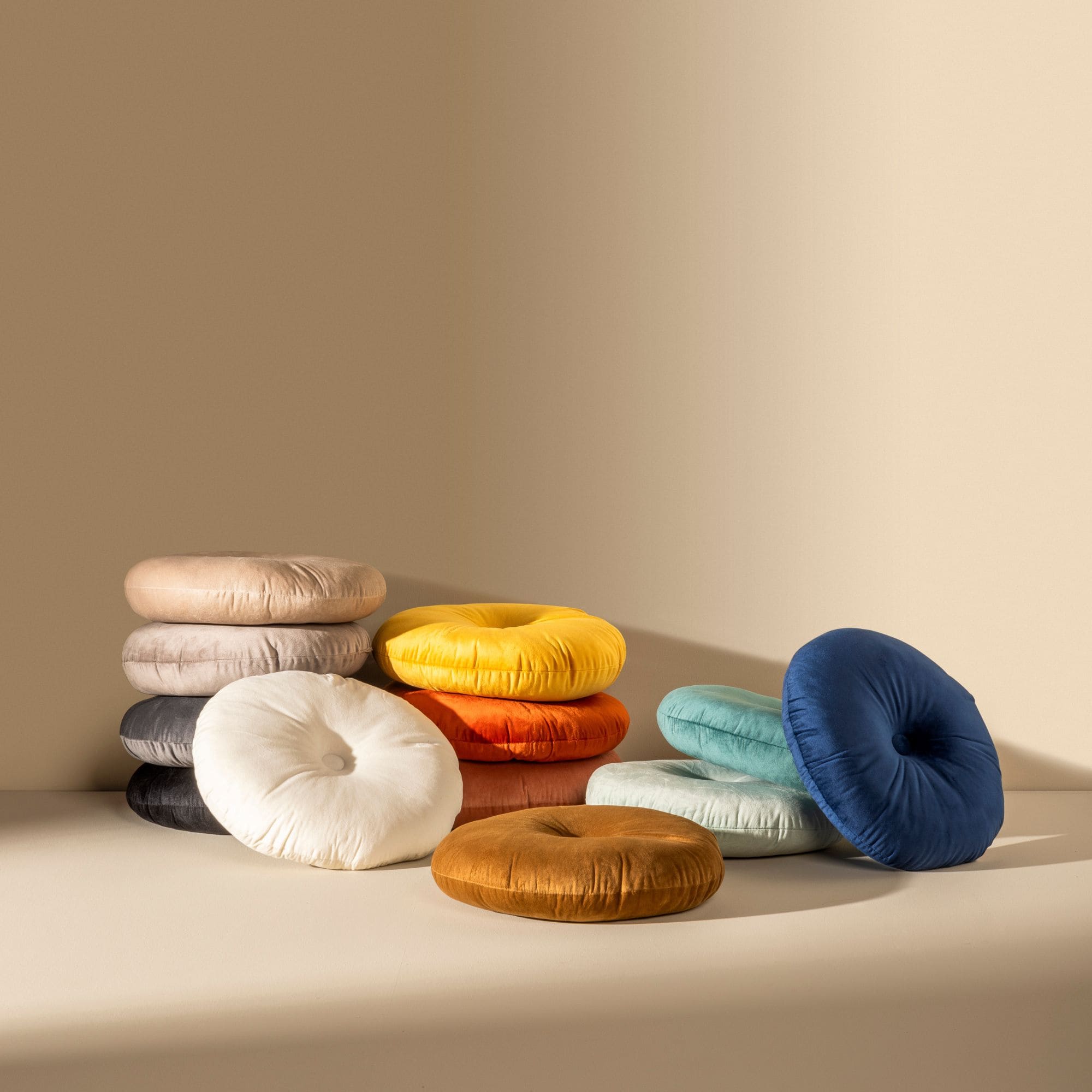 OLLY - sierkussen Ø40 cm - rond velvet - Sagebrush Green  - groen