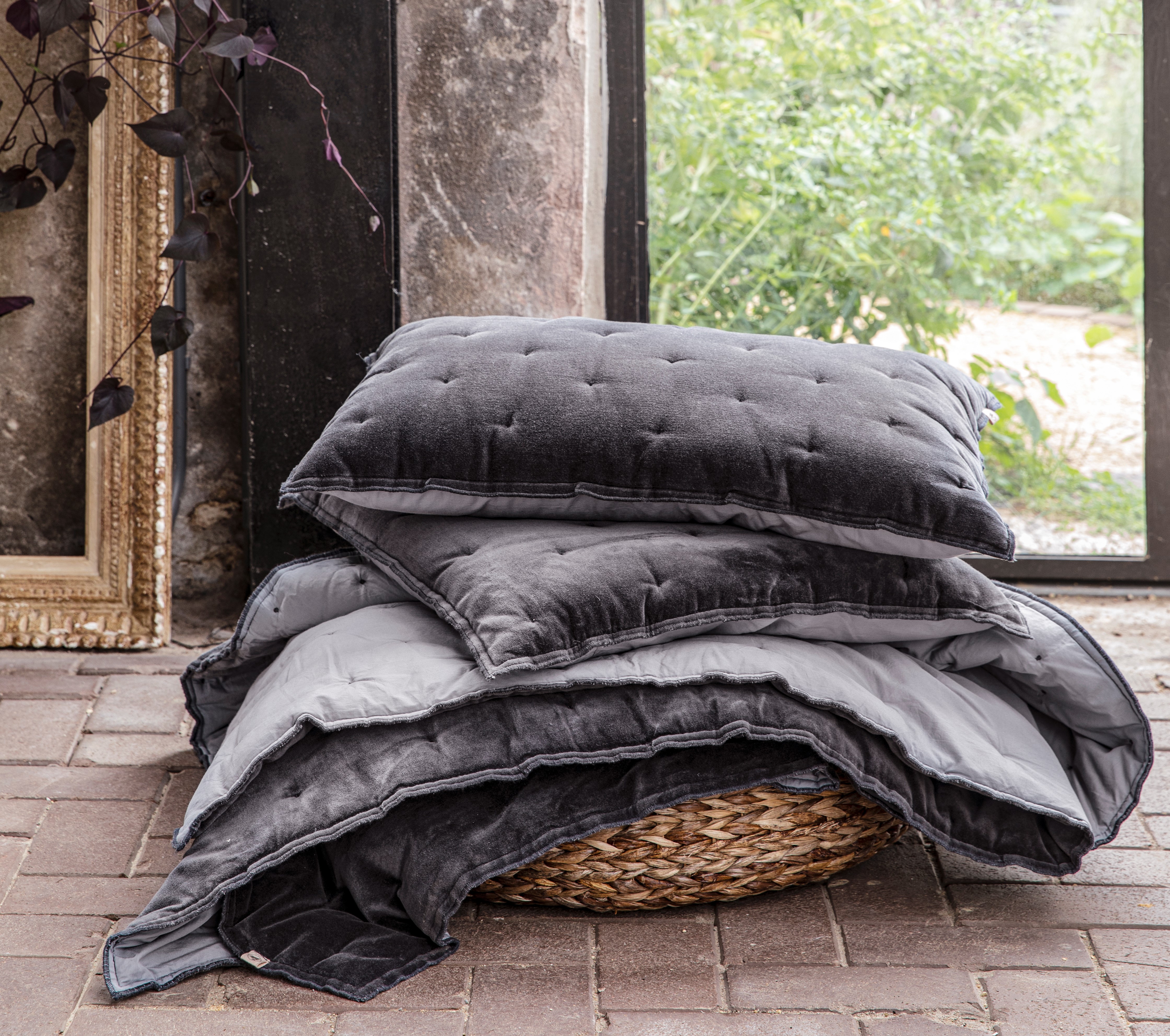 VELVET TOUCH -  Sierkussen Walra Velvet Touch 40x60 cm  Antraciet