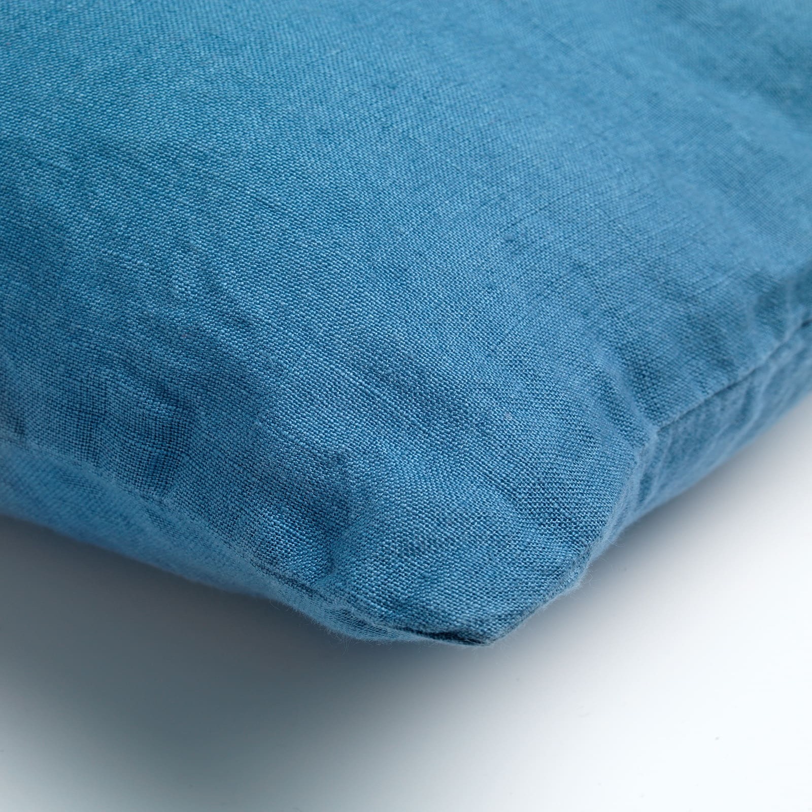 LINN - Sierkussen 45x45 cm - 100% linnen - effen kleur - Provincial Blue - lichtblauw